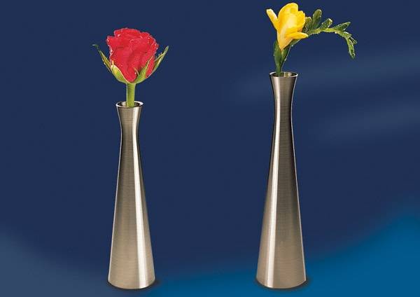 GBAP0373 Vase aus Zinkdruckguss, vernickelt D= 4 cm, H= 16,5 cm, 0,17 kg